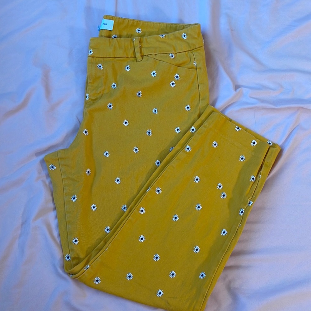 Yellow Daisy Old Navy Pixie Pant